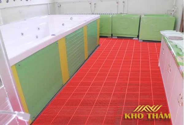 Thảm nhựa nhà vệ sinh